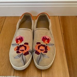 Dr Scholls original collection gym shoe with floral embroidery